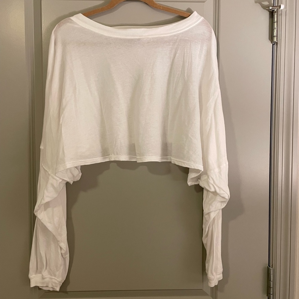 White top - Picture 2 of 4